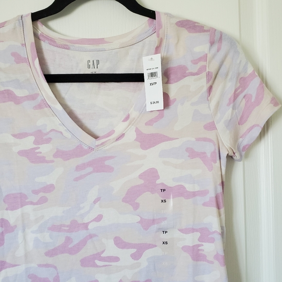 GAP NWT Pink Camo T-SHIRT SZ. XS - Picture 2 of 4
